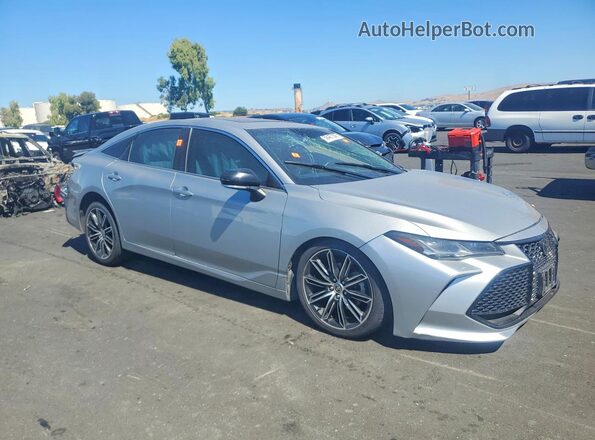 4T1HZ1FB0NU073520 2022 TOYOTA AVALON Серебряный Передняя правая четверть