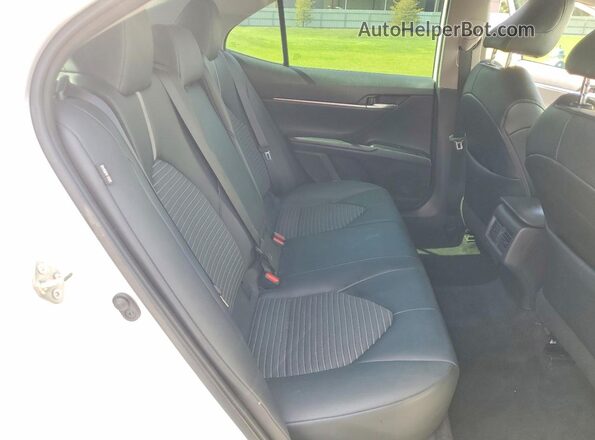 4T1J11AK3LU866582 2020 TOYOTA CAMRY White Widok tylnych siedzeń
