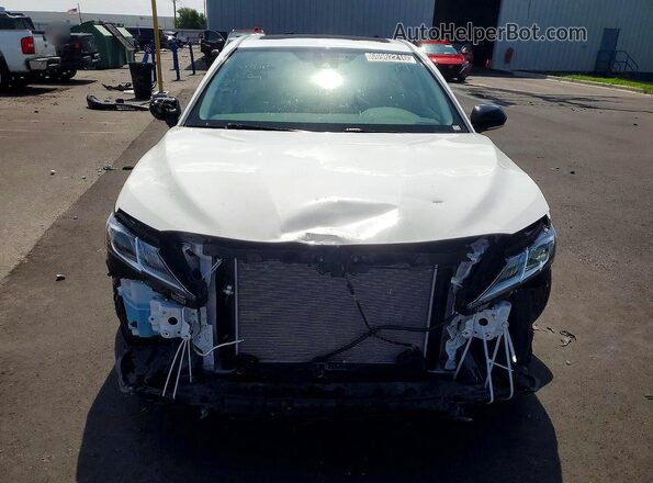 4T1J11AK3LU866582 2020 TOYOTA CAMRY White Widok z przodu