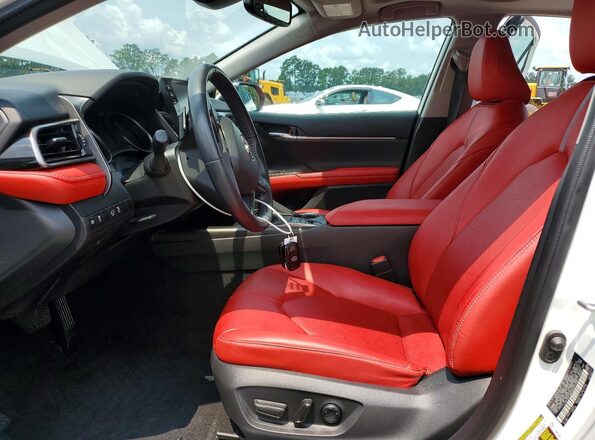 4T1K31AK2NU577159 2022 TOYOTA CAMRY White Widok wnętrza z przodu