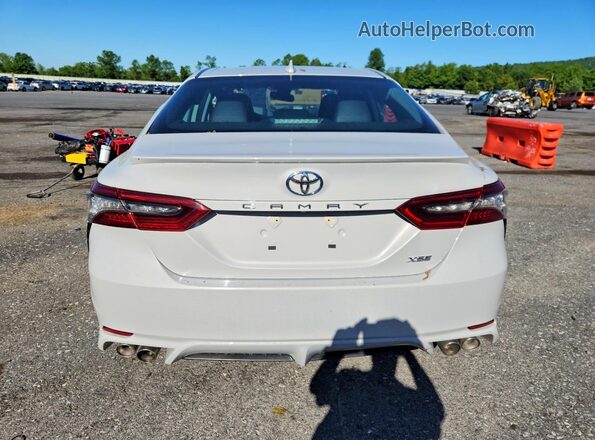 4T1K61AKXRU249727 2024 TOYOTA CAMRY Silver Հետևի տեսք