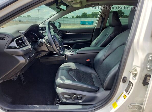4T1KZ1AK1LU046370 2020 TOYOTA CAMRY White წინა სალონის ხედი