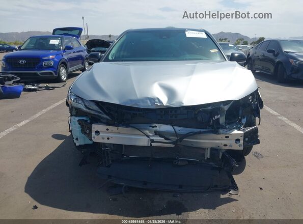 4T1KZ1AK3RU098902 2024 TOYOTA CAMRY Silver Widok z przodu