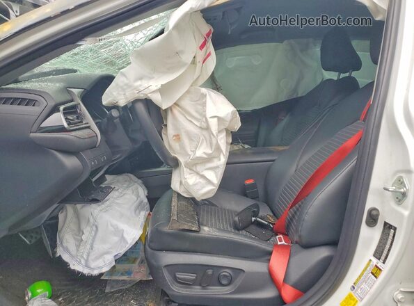 4T1KZ1AK4NU071010 2022 TOYOTA CAMRY White Սալոնի դիմացի տեսք
