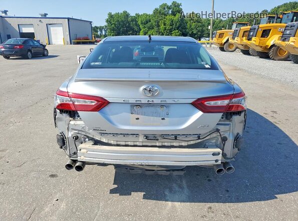 4T1KZ1AK7LU036152 2020 TOYOTA CAMRY Silver უკანა ხედი