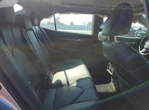 4T1KZ1AK7LU036152 2020 TOYOTA CAMRY Silver უკანა სავარძლების ხედი