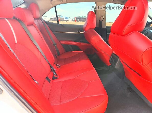 4T1KZ1AKXMU051214 2021 TOYOTA CAMRY White Widok tylnych siedzeń
