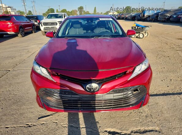 4T1R11AK1NU071021 2022 TOYOTA CAMRY Red Widok z przodu