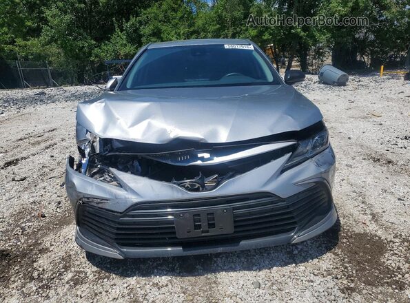 4T1R11AK8NU670899 2022 TOYOTA CAMRY Silver წინა ხედი