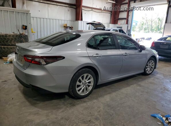 4T1R11BK7PU085989 2023 TOYOTA CAMRY Silver Հետևի աջ