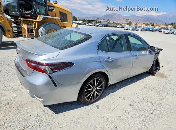 4T1S31AK1MU546743 2021 TOYOTA CAMRY Silver Trasero derecho