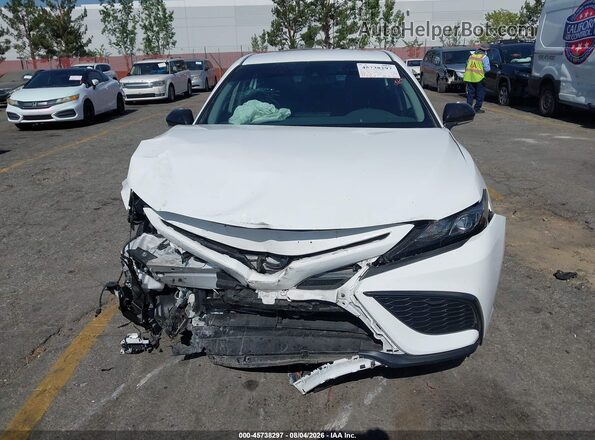 4T1T31AK1RU071395 2024 TOYOTA CAMRY HYBRID White Widok wnętrza z tyłu