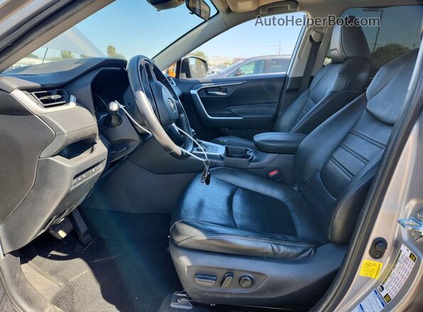 4T3B6RFV4MU030537 2021 TOYOTA RAV4 Silver წინა სალონის ხედი