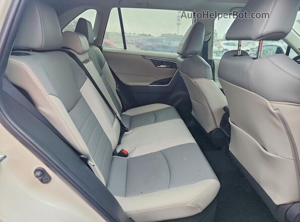 4T3B6RFV8NU076373 2022 TOYOTA RAV4 White Rear interior view