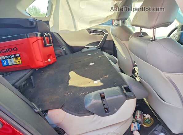 4T3D6RFV0NU082208 2022 TOYOTA RAV4 Red Widok wnętrza z tyłu