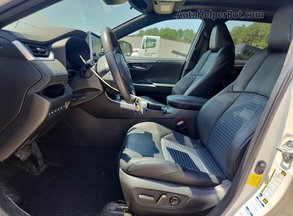 4T3E6RFV5NU076988 2022 TOYOTA RAV4 White Front interior view