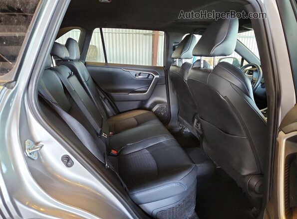 4T3E6RFV6MU060247 2021 TOYOTA RAV4 Silver Widok wnętrza z tyłu
