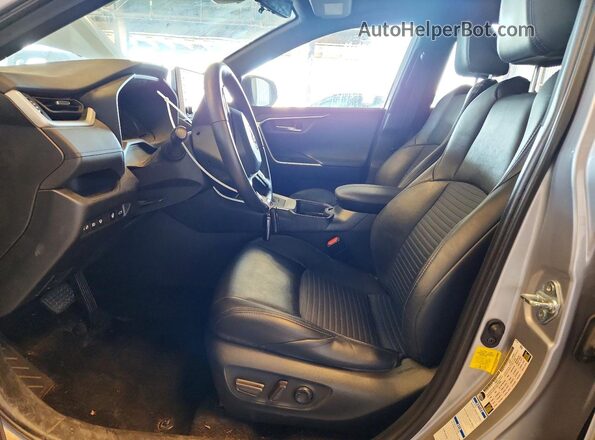 4T3E6RFV6MU060247 2021 TOYOTA RAV4 Silver Widok wnętrza z przodu
