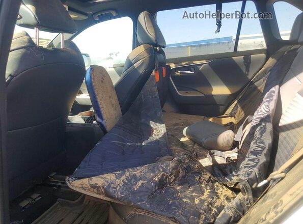 4T3E6RFV7PU107192 2023 TOYOTA RAV4 White Widok wnętrza z tyłu