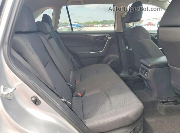 4T3LWRFV9RU129799 2024 TOYOTA RAV4 Серебряный Вид задней части салона
