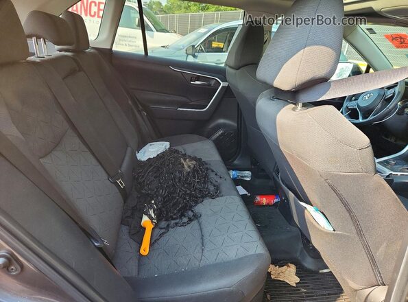 4T3RWRFV0NU050770 2022 TOYOTA RAV4 Gray Вид задньої частини салону