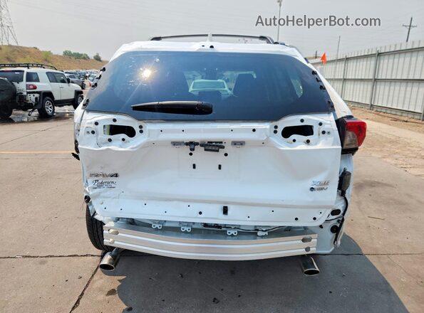 4T3RWRFV0SU192404 2025 TOYOTA RAV4 White Հետևի տեսք
