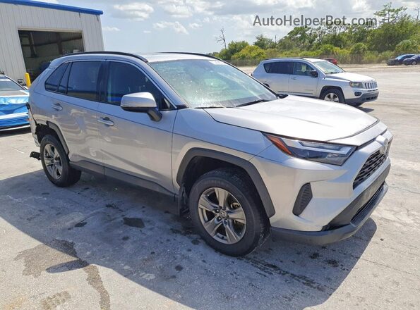 4T3RWRFV2RU133722 2024 TOYOTA RAV4 Silver Przód prawy