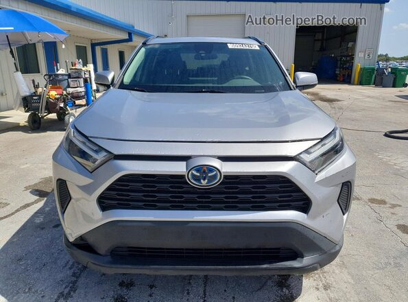 4T3RWRFV2RU133722 2024 TOYOTA RAV4 Silver Widok z przodu