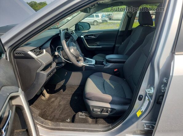 4T3RWRFV6RU132606 2024 TOYOTA RAV4 Silver Front interior view