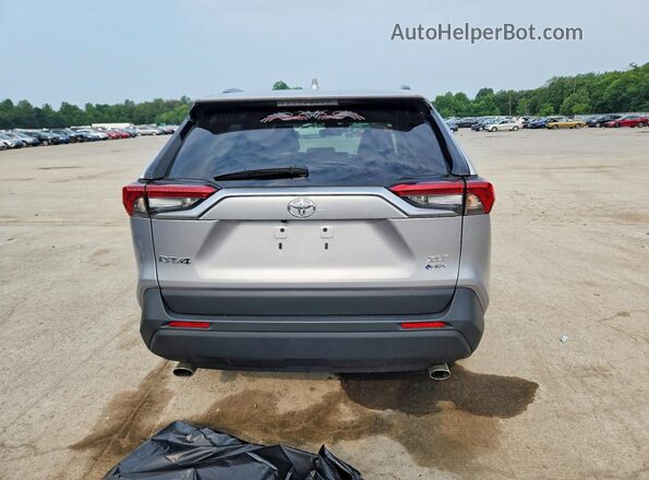 4T3RWRFV8SU189752 2025 TOYOTA RAV4 Silver Вид ззаду