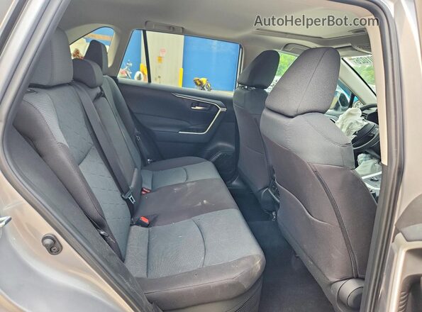 4T3RWRFV8SU189752 2025 TOYOTA RAV4 Silver Вид задньої частини салону