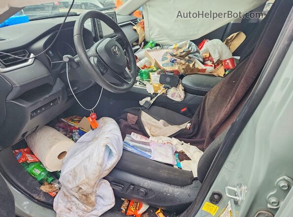 4T3RWRFV9NU053957 2022 TOYOTA RAV4 Серый Вид салона спереди