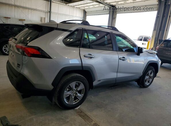 4T3RWRFVXSU203957 2025 TOYOTA RAV4 Silver Задня права чверть