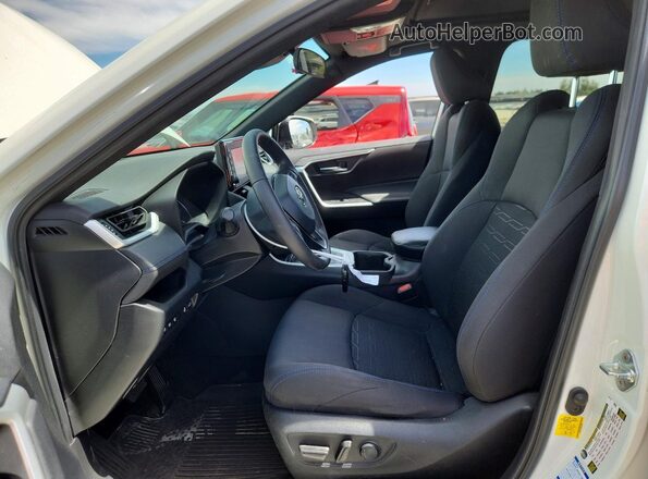 4T3T6RFV9NU088536 2022 TOYOTA RAV4 White Front interior view