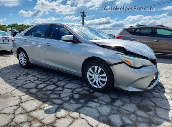 4T4BF1FK2GR547863 2016 TOYOTA CAMRY Серебряный Передняя правая четверть