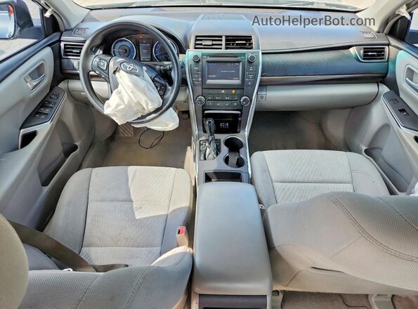 4T4BF1FK2GR547863 2016 TOYOTA CAMRY Серебряный Вид панели приборов