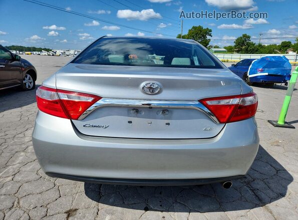 4T4BF1FK2GR547863 2016 TOYOTA CAMRY Серебряный Вид сзади