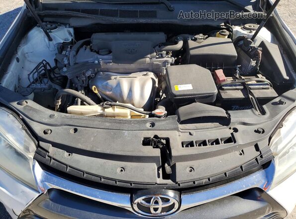 4T4BF1FK3GR582038 2016 TOYOTA CAMRY Белый Вид задней части салона