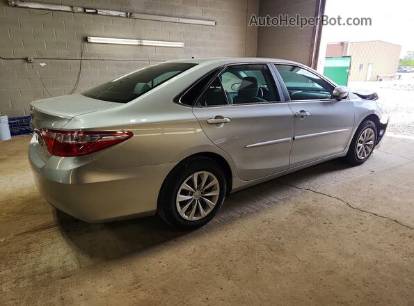 4T4BF1FK5GR535674 2016 TOYOTA CAMRY Silver უკანა მარჯვენა
