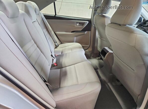 4T4BF1FK5GR535674 2016 TOYOTA CAMRY Silver უკანა სავარძლების ხედი