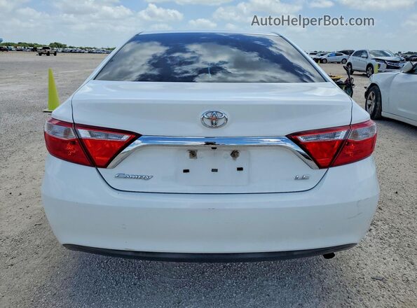 4T4BF1FK5GR564012 2016 TOYOTA CAMRY White Widok z tyłu