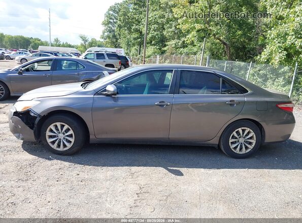 4T4BF1FK6GR565072 2016 TOYOTA CAMRY Gray Widok wnętrza z tyłu