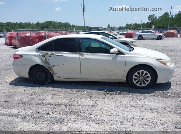 4T4BF1FK7GR531853 2016 TOYOTA CAMRY White Widok wnętrza z tyłu