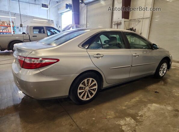 4T4BF1FK8GR573870 2016 TOYOTA CAMRY Silver წინა ხედი