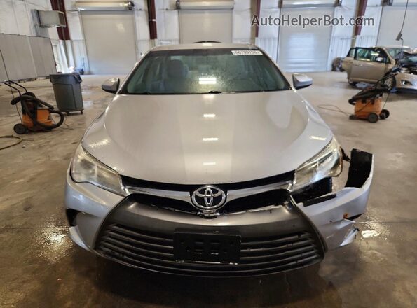 4T4BF1FK8GR573870 2016 TOYOTA CAMRY Silver უკანა სავარძლების ხედი
