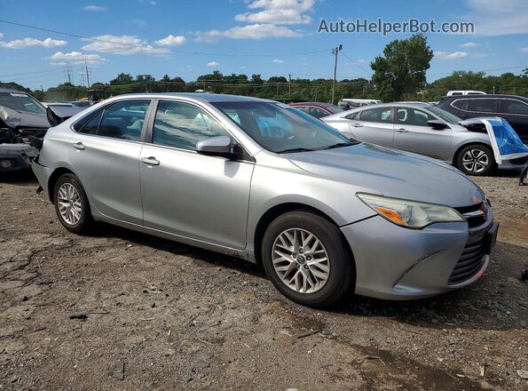 4T4BF1FK9GR571190 2016 TOYOTA CAMRY Silver Przód prawy