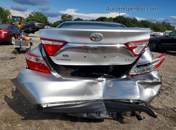 4T4BF1FK9GR571190 2016 TOYOTA CAMRY Silver Widok z tyłu