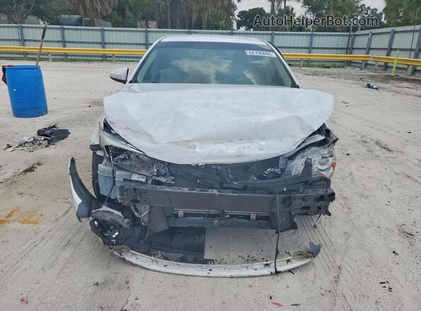 4T4BF1FKXGR574843 2016 TOYOTA CAMRY White Widok z przodu
