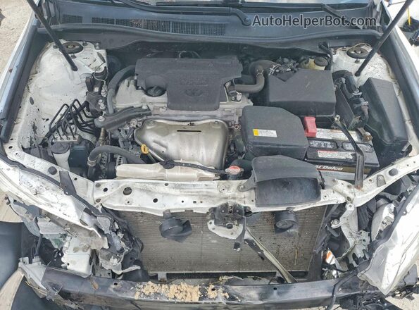 4T4BF1FKXGR574843 2016 TOYOTA CAMRY White Widok wnętrza z tyłu