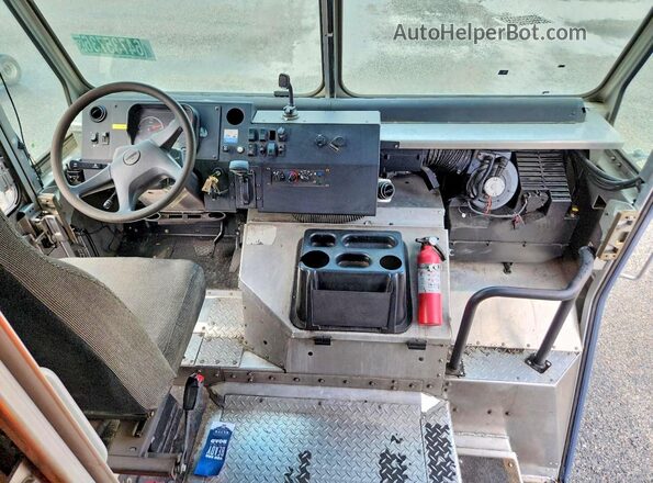 4UZAC2EA5LCMH8014 2020 FREIGHTLINER CHASSIS Синий Вид панели приборов